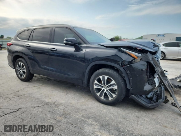 2022 Toyota Highlander XLE z VIN 5TDGZRAH8NS548443, wystawiony jako Copart lot #56631635 z przebiegiem 56 205 mil mil oraz Szkoda całkowita • Salvage title. Historia ofert i sprzedaży dostępna na DreamBid. Obrazek 4.