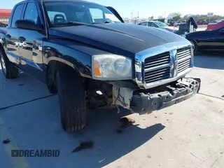 2005 Dodge Dakota SLT z VIN 1D7HE48N15S271078, wystawiony jako IAAI lot #41666707 z przebiegiem 164 180 mil mil oraz . Historia ofert i sprzedaży dostępna na DreamBid. Obrazek 18.