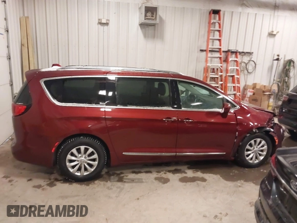 2018 Chrysler Pacifica Touring L Plus z VIN 2C4RC1EG5JR227511, wystawiony jako IAAI lot #41344075 z przebiegiem 86 860 mil mil oraz . Historia ofert i sprzedaży dostępna na DreamBid. Obrazek 13.