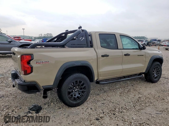 2024 Chevrolet Colorado 4WD Trail Boss z VIN 1GCPTEEK0R1118182, wystawiony jako Copart lot #57775425 z przebiegiem 2 590 mil mil oraz Szkoda całkowita • Salvage title. Historia ofert i sprzedaży dostępna na DreamBid. Obrazek 3.