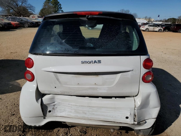 2015 Smart fortwo Passion z VIN WMEEJ3BA0FK812519, wystawiony jako Copart lot #47236285 z przebiegiem 122 139 mil mil oraz Szkody całkowita. Historia ofert i sprzedaży dostępna na DreamBid. Obrazek 6.