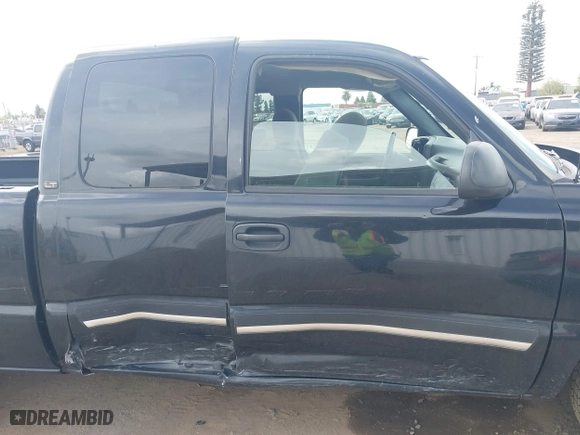 2006 Chevrolet Silverado 1500 LT1 with VIN 2GCEC19T361120940, listed as a IAAI auction lot 41902798 with 256,188 mi miles. Bid and sale history available at carsss.com. Image 6.