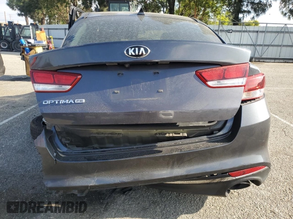 2016 Kia Optima LX z VIN KNAGT4L36G5113156, wystawiony jako Copart lot #55999935 z przebiegiem 88 647 mil mil oraz Szkoda całkowita • Salvage title. Historia ofert i sprzedaży dostępna na DreamBid. Obrazek 6.
