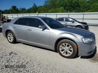 2015 Chrysler 300 Limited z VIN 2C3CCAAG5FH838054, wystawiony jako Copart lot #55480325 z przebiegiem 171 058 mil mil oraz Szkoda całkowita • Salvage title. Historia ofert i sprzedaży dostępna na DreamBid. Obrazek 4.