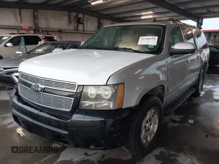 2007 Chevrolet Suburban LS with VIN 1GNFC16067J219667, listed as a IAAI auction lot 41900333 with 1 mi miles. Bid and sale history available at carsss.com. Image 2.