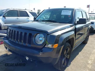 2015 Jeep Patriot Sport z VIN 1C4NJPBA7FD178720, wystawiony jako IAAI lot #41436656 z przebiegiem 83 900 mil mil oraz . Historia ofert i sprzedaży dostępna na DreamBid. Obrazek 18.