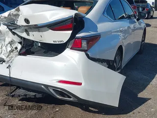 2019 Lexus ES 350 z VIN 58ABZ1B11KU051047, wystawiony jako IAAI lot #41721365 z przebiegiem 84 209 mil mil oraz . Historia ofert i sprzedaży dostępna na DreamBid. Obrazek 20.