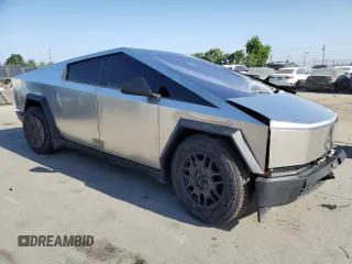 2024 Tesla Cybertruck с VIN 7G2CEHED4RA040048, выставлен на аукционе Copart как лот 61394105 с пробегом 1 646 миль миль и Списание • Salvage title. История ставок и продаж доступна на DreamBid. Изображение 4.