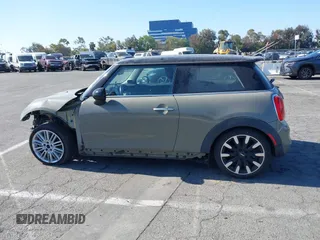 2019 MINI Hardtop Cooper S z VIN WMWXP7C51K2A50911, wystawiony jako IAAI lot #42194823 z przebiegiem 32 820 mil mil oraz . Historia ofert i sprzedaży dostępna na DreamBid. Obrazek 15.
