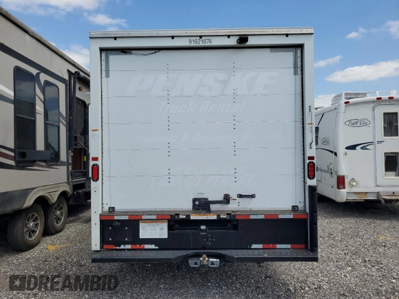 2022 Ford Econoline Cargo z VIN 1FDWE3FN6NDC03437, wystawiony jako Copart lot #50570905 z przebiegiem Nie podano mil oraz Szkoda całkowita • Salvage title. Historia ofert i sprzedaży dostępna na DreamBid. Obrazek 6.
