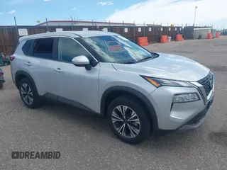 2023 Nissan Rogue SV z VIN 5N1BT3BA5PC836883, wystawiony jako IAAI lot #42084568 z przebiegiem 47 410 mil mil oraz . Historia ofert i sprzedaży dostępna na DreamBid. Obrazek 1.