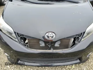 2017 Toyota Sienna SE with VIN 5TDXZ3DC9HS824064, listed as a Copart auction lot 51328695 with Not Provided miles and Salvage Title. Bid and sale history available at DreamBid. Image 12.