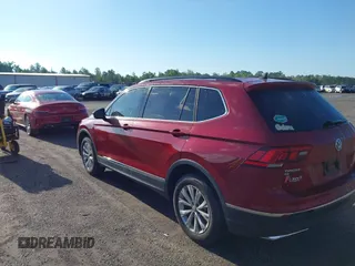 2018 Volkswagen Tiguan SEL z VIN 3VV3B7AX3JM054842, wystawiony jako IAAI lot #42240503 z przebiegiem 47 300 mil mil oraz . Historia ofert i sprzedaży dostępna na DreamBid. Obrazek 3.