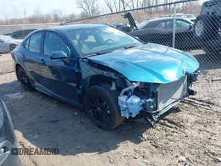 2025 Toyota Camry LE z VIN 4T1DBADK3SU512081, wystawiony jako IAAI lot #41762607 z przebiegiem 6 112 mil mil oraz . Historia ofert i sprzedaży dostępna na DreamBid. Obrazek 1.