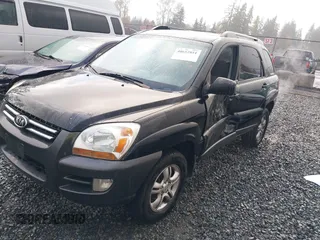 2005 Kia Sportage LX with VIN KNDJF723557054234, listed as a IAAI auction lot 40652851 with 220,215 mi miles and . Bid and sale history available at carsss.com. Image 2.