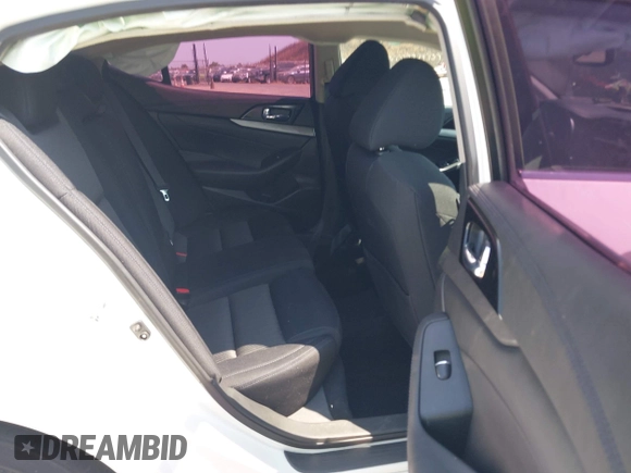 2017 Nissan Maxima SL with VIN 1N4AA6AP1HC409561, listed as a IAAI auction lot 42452859 with 107,640 mi miles and . Bid and sale history available at DreamBid. Image 8.
