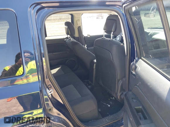 2014 Jeep Patriot Latitude with VIN 1C4NJRFB0ED760607, listed as a IAAI auction lot 41846134 with 136,041 mi miles. Bid and sale history available at carsss.com. Image 8.