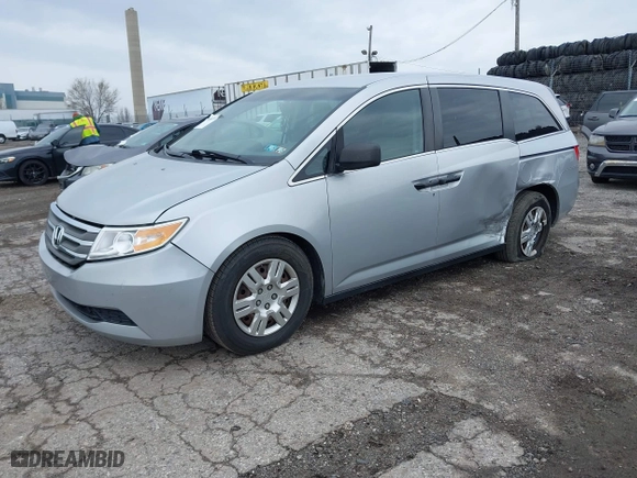 2011 Honda Odyssey LX with VIN 5FNRL5H23BB098561, listed as a IAAI auction lot 41888359 with 162,288 mi miles. Bid and sale history available at carsss.com. Image 2.