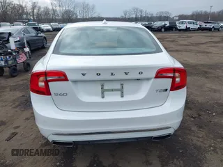2017 Volvo S60 Inscription z VIN LYV402TK3HB196430, wystawiony jako IAAI lot #41301147 z przebiegiem 20 188 mil mil oraz . Historia ofert i sprzedaży dostępna na DreamBid. Obrazek 16.
