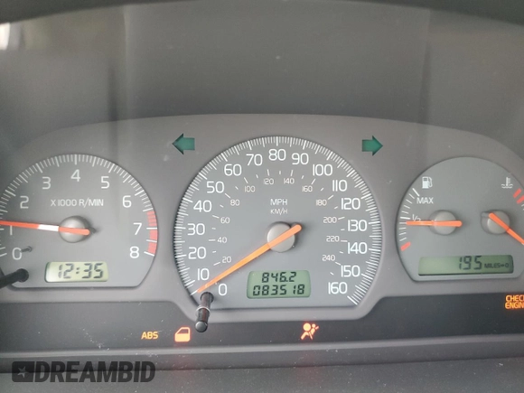 2001 Volvo V40 z VIN YV1VW29581F738166, wystawiony jako Copart lot #86166264 z przebiegiem 83 518 mil mil oraz Tytuł czysty. Historia ofert i sprzedaży dostępna na DreamBid. Obrazek 9.