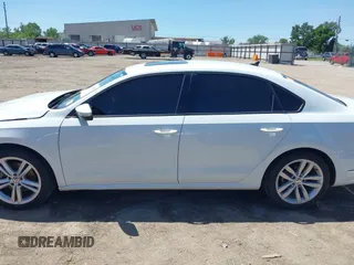 2019 Volkswagen Passat Wolfsburg Edition z VIN 1VWLA7A36KC008789, wystawiony jako IAAI lot #42293081 z przebiegiem 79 354 mil mil oraz . Historia ofert i sprzedaży dostępna na DreamBid. Obrazek 15.