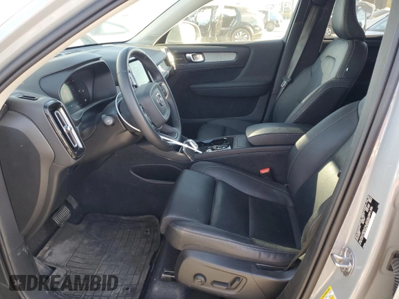 2024 Volvo XC40 Plus Bright Theme с VIN YV4L12UE4R2293380, выставлен на аукционе Copart как лот 87645985 с пробегом 12 288 миль миль и Списание • Salvage title. История ставок и продаж доступна на DreamBid. Изображение 7.