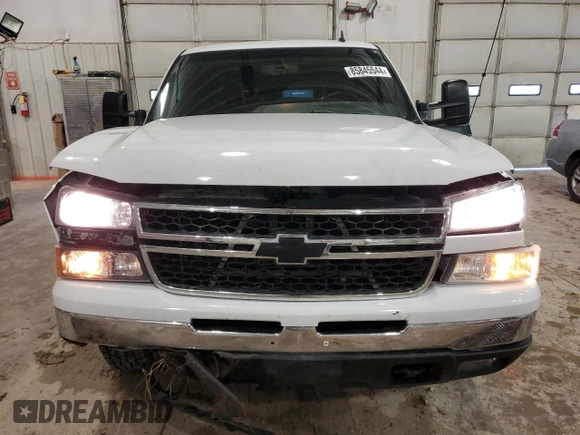 2006 Chevrolet Silverado 1500 LT1 with VIN 1GCEC19T06Z210652, listed as a Copart auction lot 85845544 with 206,979 mi miles and Salvage Title. Bid and sale history available at DreamBid. Image 5.