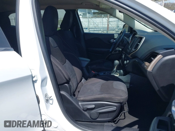 2016 Jeep Cherokee Latitude with VIN 1C4PJMCS3GW133617, listed as a IAAI auction lot 42049206 with 155,056 mi miles. Bid and sale history available at carsss.com. Image 5.