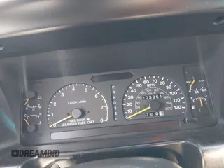 1996 Isuzu Trooper z VIN JACDJ58V4T7918002, wystawiony jako IAAI lot #41700255 z przebiegiem 203 951 mil mil oraz . Historia ofert i sprzedaży dostępna na DreamBid. Obrazek 7.