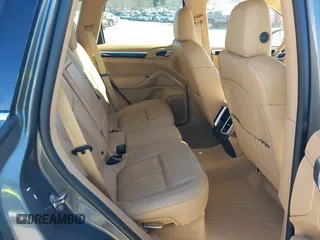 2017 Porsche Cayenne S z VIN WP1AB2A27HLA53653, wystawiony jako IAAI lot #41439419 z przebiegiem 100 740 mil mil oraz . Historia ofert i sprzedaży dostępna na DreamBid. Obrazek 8.