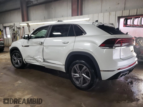 2024 Volkswagen Atlas SEL R-Line with VIN 1V2AE2CAXRC233383, listed as a Copart auction lot 51813245 with 3,333 mi miles and Salvage title. Bid and sale history available at DreamBid. Image 2.