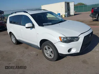 2010 Mitsubishi Outlander z VIN JA4AT2AW3AZ013391, wystawiony jako IAAI lot #42220006 z przebiegiem 166 397 mil mil oraz . Historia ofert i sprzedaży dostępna na DreamBid. Obrazek 1.