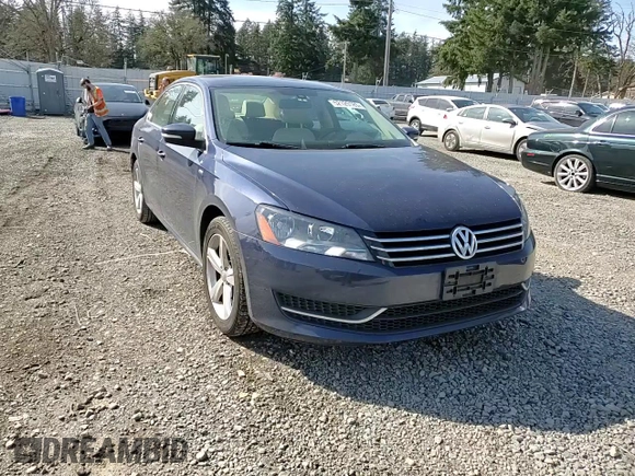 2014 Volkswagen Passat Wolfsburg Edition z VIN 1VWAT7A32EC036093, wystawiony jako Copart lot #52129185 z przebiegiem 106 949 mil mil oraz Szkoda całkowita • Salvage title. Historia ofert i sprzedaży dostępna na DreamBid. Obrazek 10.