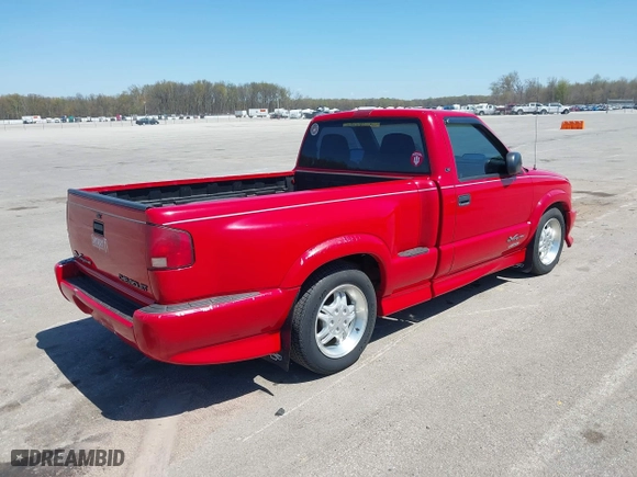 2000 Chevrolet S-10 LS with VIN 1GCCS1449Y8126199, listed as a IAAI auction lot 42052804 with 80,005 mi miles. Bid and sale history available at carsss.com. Image 4.