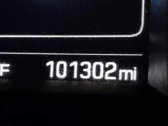 2018 Hyundai Santa Fe Sport 2.4L with VIN 5NMZT3LB6JH067040, listed as a IAAI auction lot 41760708 with 101,302 mi miles. Bid and sale history available at carsss.com. Image 16.