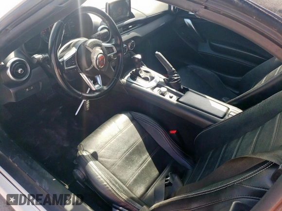 2017 FIAT 124 Spider Elaborazione Abarth z VIN JC1NFAEK0H0105912, wystawiony jako Copart lot #53077885 z przebiegiem 72 652 mil mil oraz Szkoda całkowita • Salvage title. Historia ofert i sprzedaży dostępna na DreamBid. Obrazek 8.