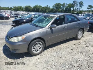 2005 Toyota Camry STD z VIN 4T1BE32K05U958836, wystawiony jako Copart lot #57563385 z przebiegiem 188 134 mil mil oraz Szkoda całkowita • Salvage title. Historia ofert i sprzedaży dostępna na DreamBid. Obrazek 1.