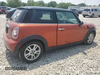 2013 MINI Hardtop z VIN WMWSU3C58DT545290, wystawiony jako Copart lot #59393825 z przebiegiem 112 943 mil mil oraz Szkoda całkowita • Salvage title. Historia ofert i sprzedaży dostępna na DreamBid. Obrazek 3.