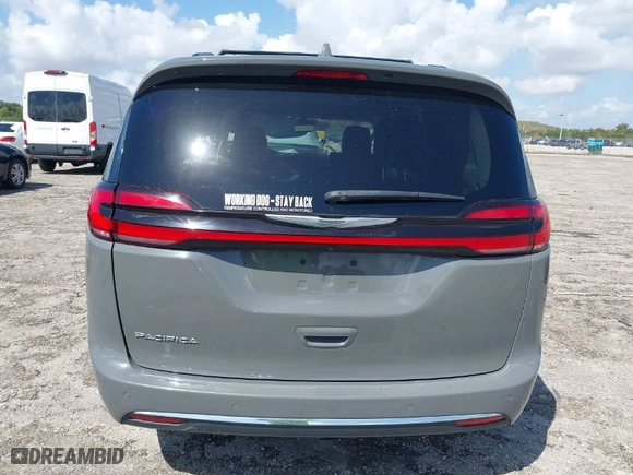 2022 Chrysler Pacifica Touring L with VIN 2C4RC1BG4NR113946, listed as a IAAI auction lot 41884076 with 73,209 mi miles. Bid and sale history available at carsss.com. Image 17.