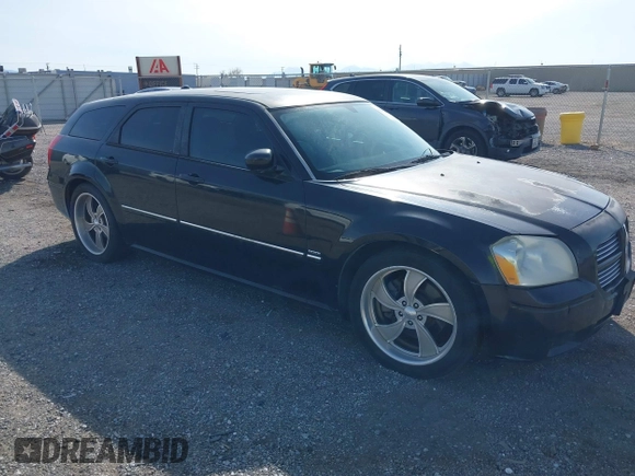 2005 Dodge Magnum RT with VIN 2D4GV58225H613701, listed as a IAAI auction lot 41848852 with 200,633 mi miles. Bid and sale history available at carsss.com. Image 1.