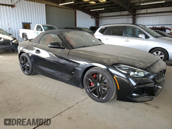 2025 BMW Z4 sDriveM40i with VIN WBAHF9C05SWY43531, listed as a Copart auction lot 46370325 with 1,943 mi miles and Salvage Title. Bid and sale history available at carsss.com. Image 4.