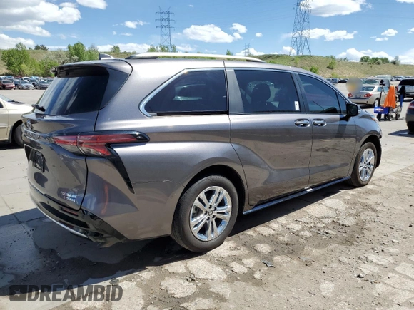 2024 Toyota Sienna Platinum z VIN 5TDESKFC4RS134873, wystawiony jako Copart lot #57152205 z przebiegiem 29 066 mil mil oraz Szkody całkowita. Historia ofert i sprzedaży dostępna na DreamBid. Obrazek 3.