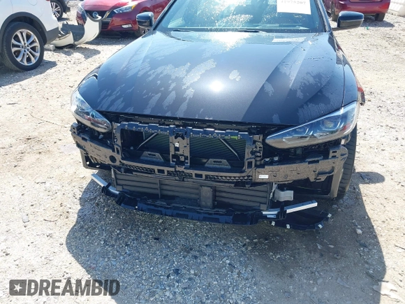 2024 BMW i4 xDrive40 z VIN WBY83FB05RFS37070, wystawiony jako IAAI lot #41975207 z przebiegiem 8 304 mil mil oraz . Historia ofert i sprzedaży dostępna na DreamBid. Obrazek 6.