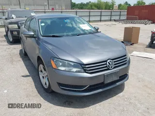 2012 Volkswagen Passat SE z VIN 1VWBP7A33CC040949, wystawiony jako IAAI lot #42306574 z przebiegiem 177 773 mil mil oraz . Historia ofert i sprzedaży dostępna na DreamBid. Obrazek 1.