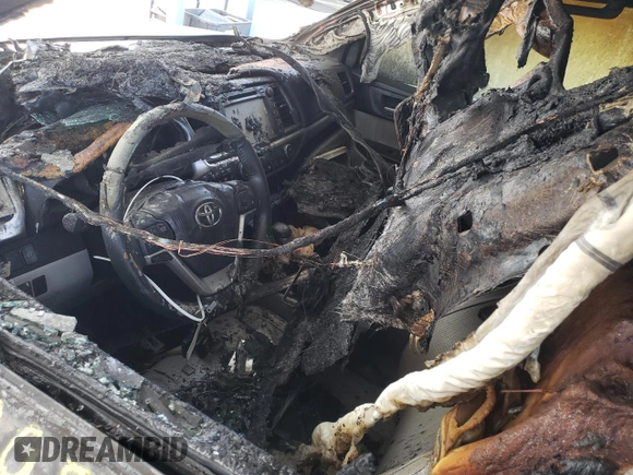 2018 Toyota Highlander Limited с VIN 5TDDZRFH0JS907340, выставлен на аукционе Copart как лот 62145195 с пробегом Не указан миль и На запчасти • Non repairable. История ставок и продаж доступна на DreamBid. Изображение 8.