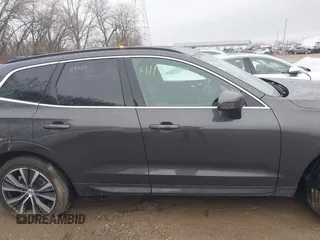 2022 Volvo XC60 Momentum с VIN YV4L12RK5N1051289, выставлен на аукционе IAAI как лот 41139997 с пробегом 28 028 миль миль и . История ставок и продаж доступна на DreamBid. Изображение 13.