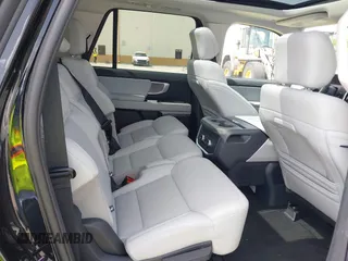 2025 Ford Expedition z VIN 1FMJK1M89SEA17806, wystawiony jako IAAI lot #42438561 z przebiegiem 3 269 mil mil oraz . Historia ofert i sprzedaży dostępna na DreamBid. Obrazek 8.