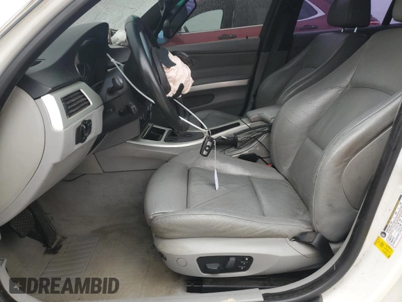 2007 BMW 3 Series 335i z VIN WBAVB73537PA85241, wystawiony jako Copart lot #57477645 z przebiegiem Nie podano mil oraz Czysty tytuł • Clean title. Historia ofert i sprzedaży dostępna na DreamBid. Obrazek 7.