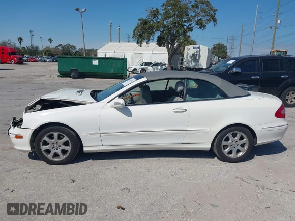 2004 Mercedes-Benz CLK 320 z VIN WDBTK65GX4T018556, wystawiony jako IAAI lot #41546296 z przebiegiem 100 585 mil mil oraz . Historia ofert i sprzedaży dostępna na DreamBid. Obrazek 14.