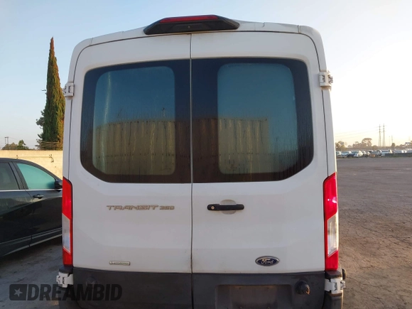 2020 Ford Transit z VIN 1FTBW9CG2LKA54526, wystawiony jako IAAI lot #42620417 z przebiegiem 131 084 mil mil oraz . Historia ofert i sprzedaży dostępna na DreamBid. Obrazek 16.